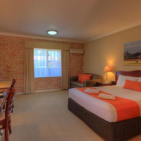 Endeavour Court Motor Inn Даббо Экстерьер фото
