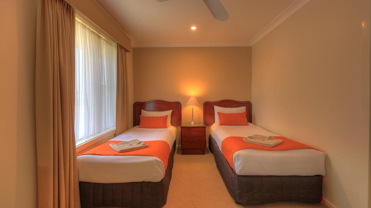 Endeavour Court Motor Inn Даббо Экстерьер фото