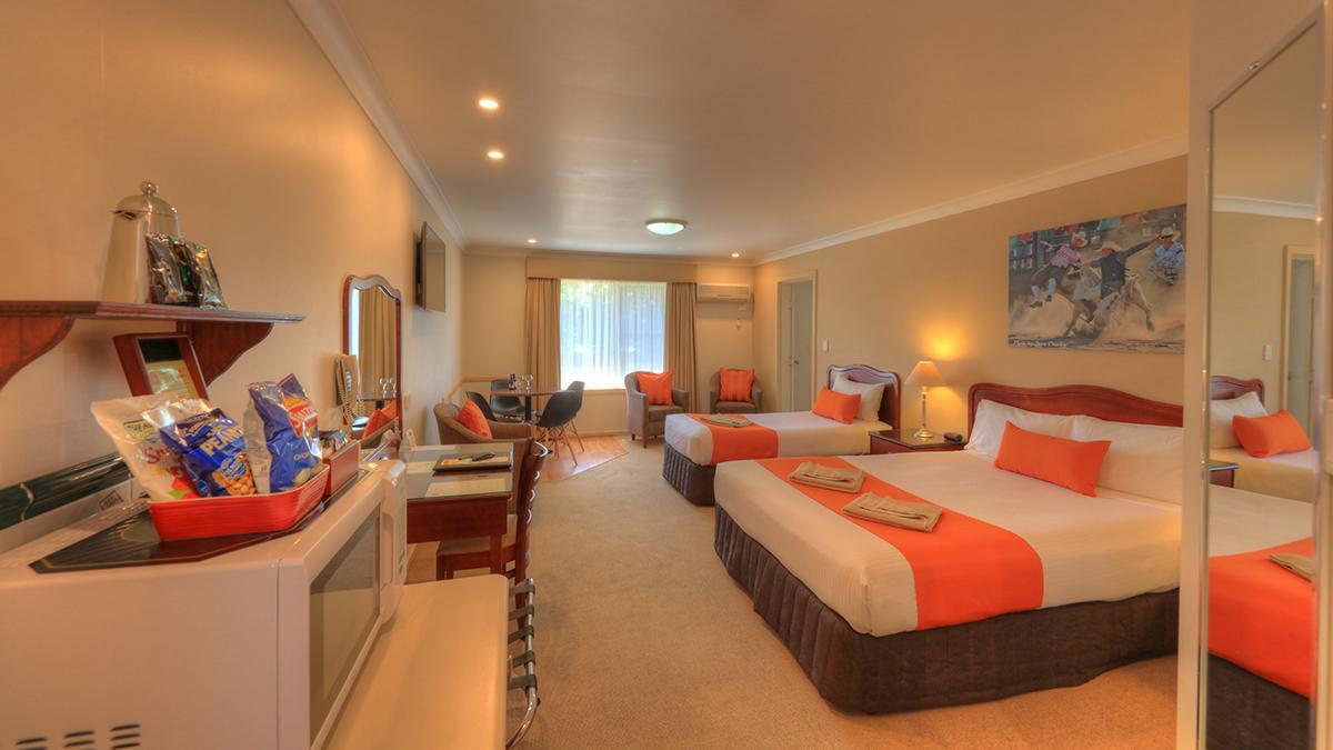 Endeavour Court Motor Inn Даббо Экстерьер фото
