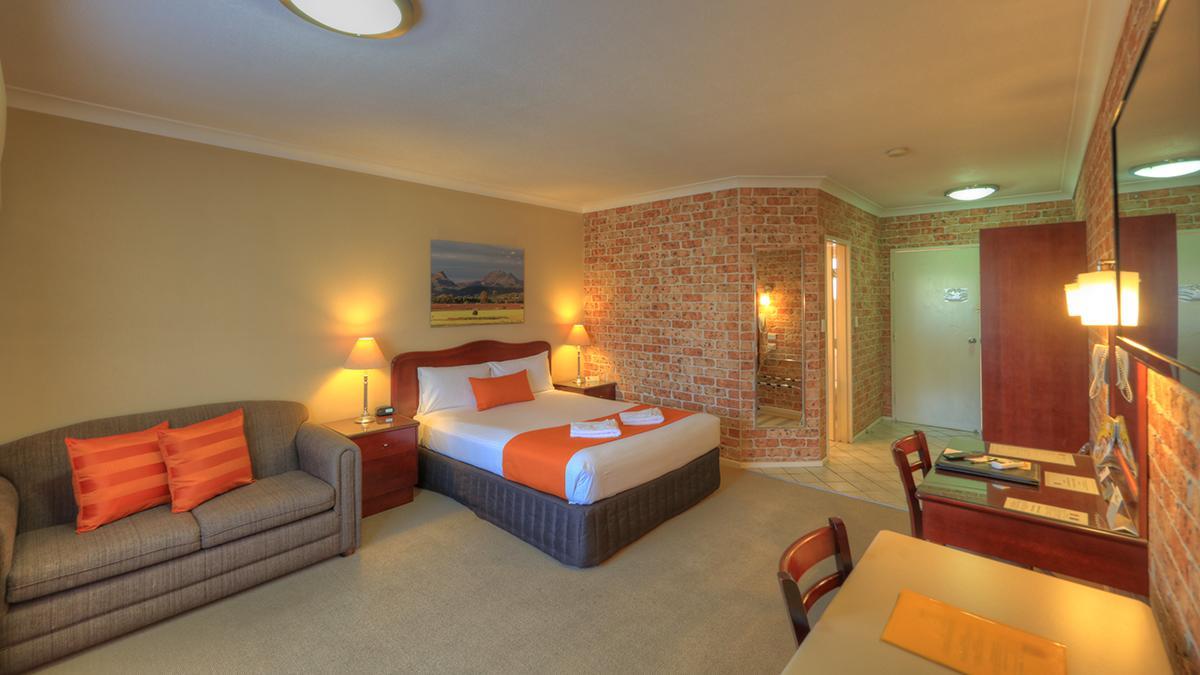 Endeavour Court Motor Inn Даббо Экстерьер фото