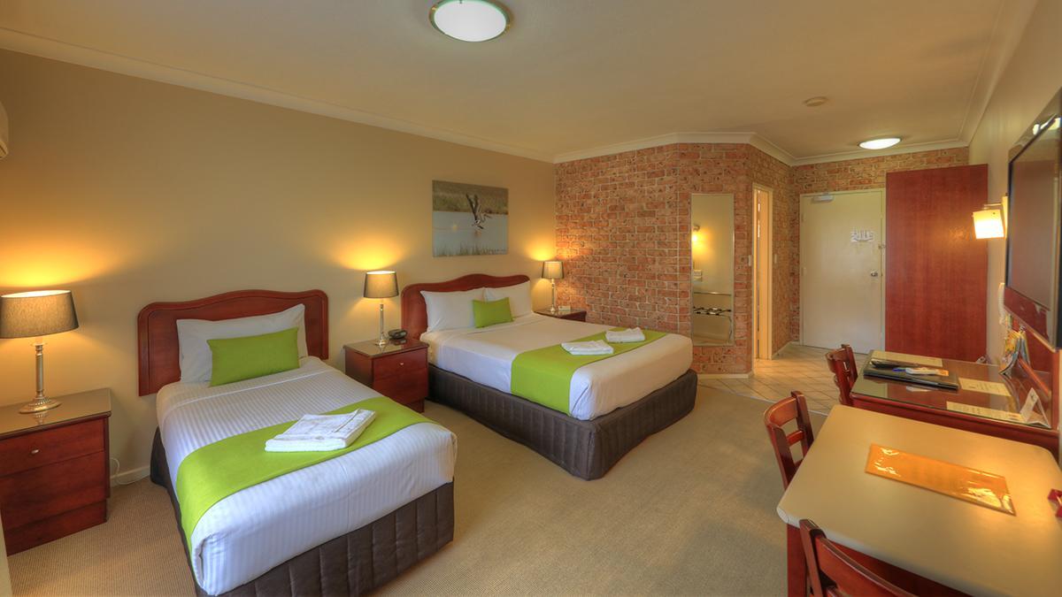 Endeavour Court Motor Inn Даббо Экстерьер фото