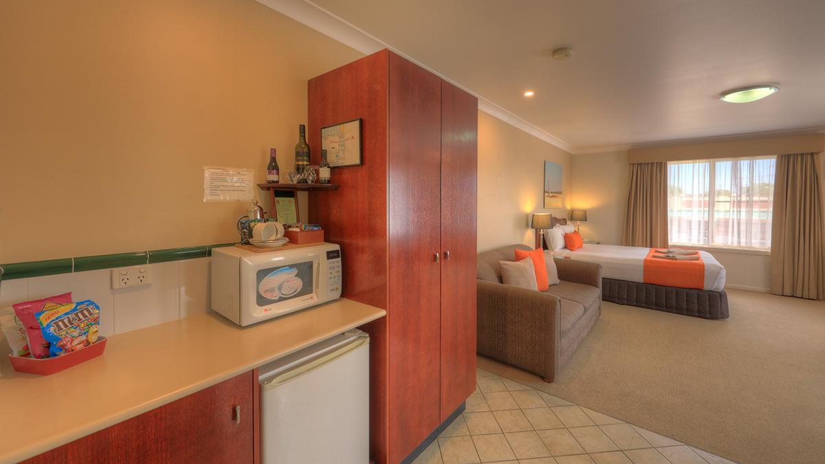 Endeavour Court Motor Inn Даббо Экстерьер фото