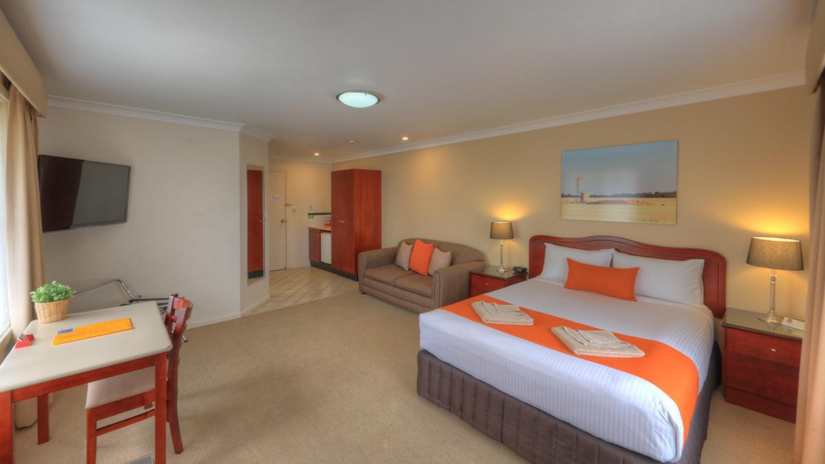 Endeavour Court Motor Inn Даббо Экстерьер фото