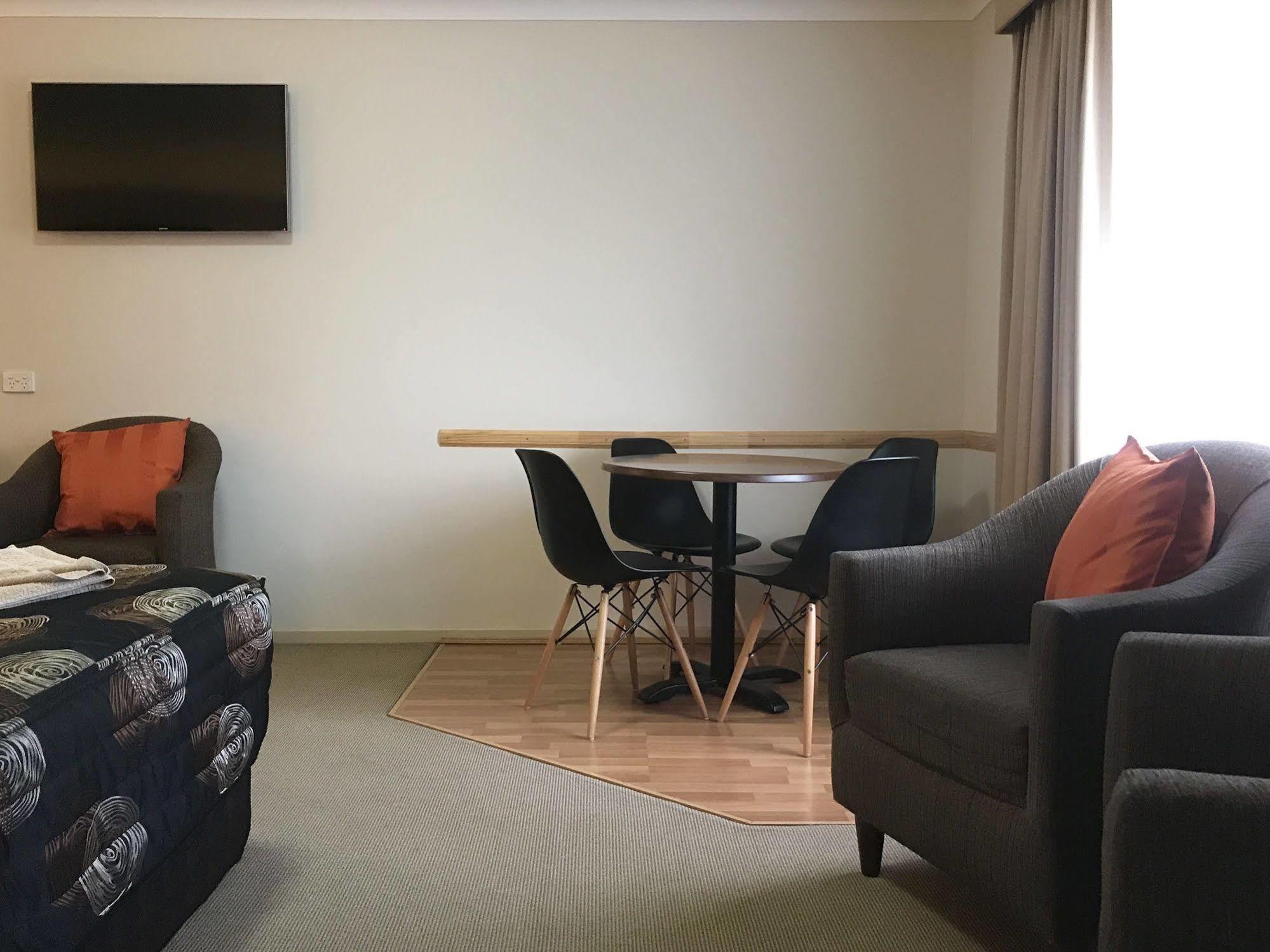 Endeavour Court Motor Inn Даббо Экстерьер фото
