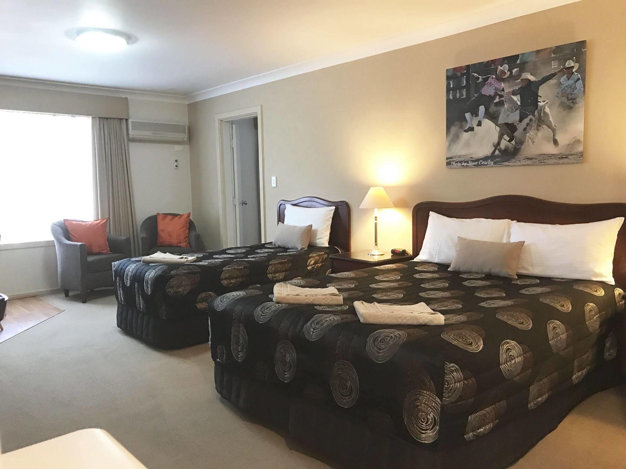Endeavour Court Motor Inn Даббо Экстерьер фото