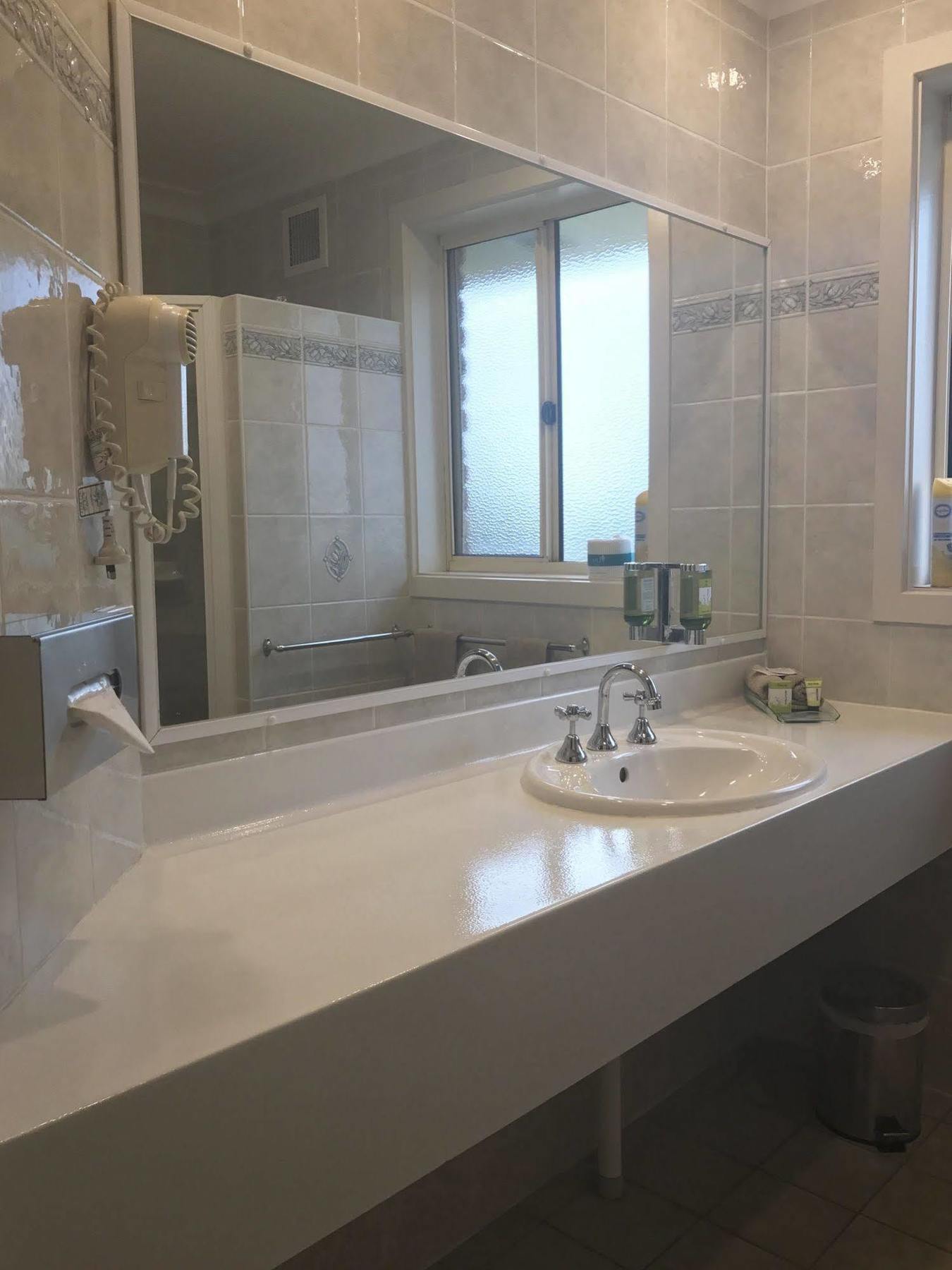Endeavour Court Motor Inn Даббо Экстерьер фото