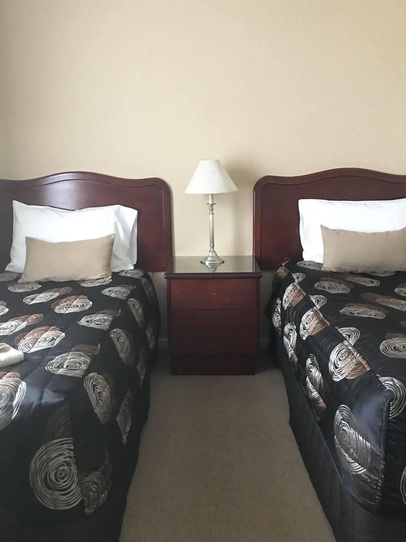 Endeavour Court Motor Inn Даббо Экстерьер фото